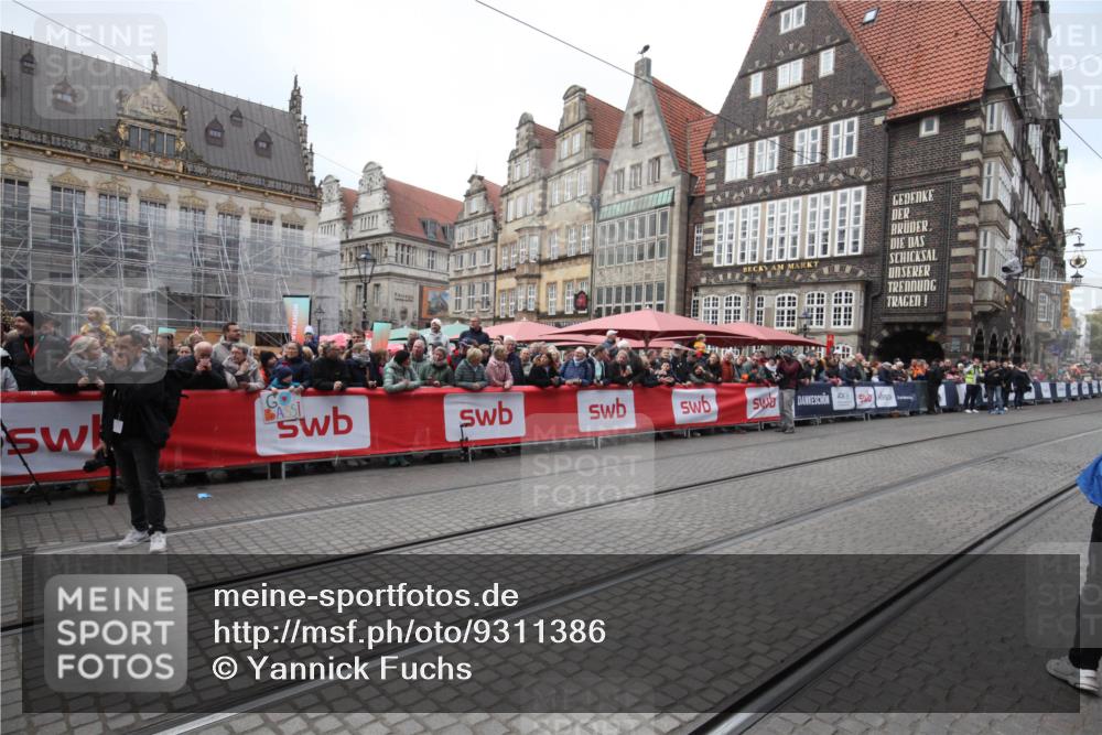 05.10.2025 - 20. swb-Marathon Bremen Yannick Fuchs http://msf.ph/oto/9311386 05.10.2025 11:27:32 Ziel  meine-sportfotos.de