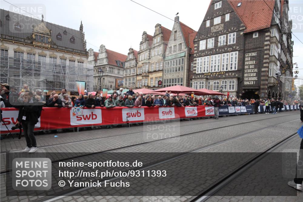 05.10.2025 - 20. swb-Marathon Bremen Yannick Fuchs http://msf.ph/oto/9311393 05.10.2025 11:27:33 Ziel  meine-sportfotos.de