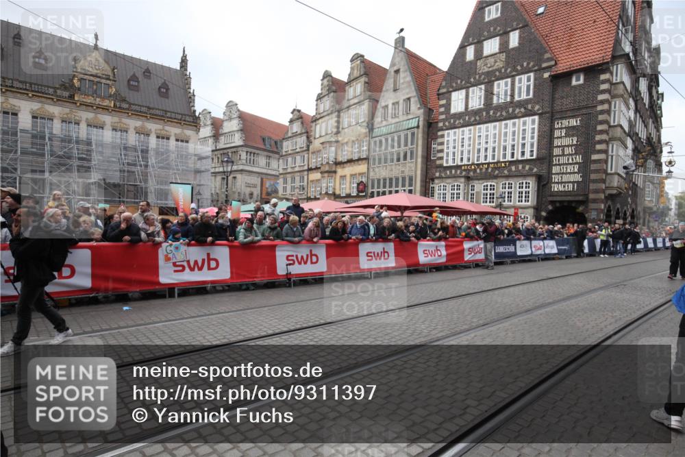 05.10.2025 - 20. swb-Marathon Bremen Yannick Fuchs http://msf.ph/oto/9311397 05.10.2025 11:27:34 Ziel  meine-sportfotos.de