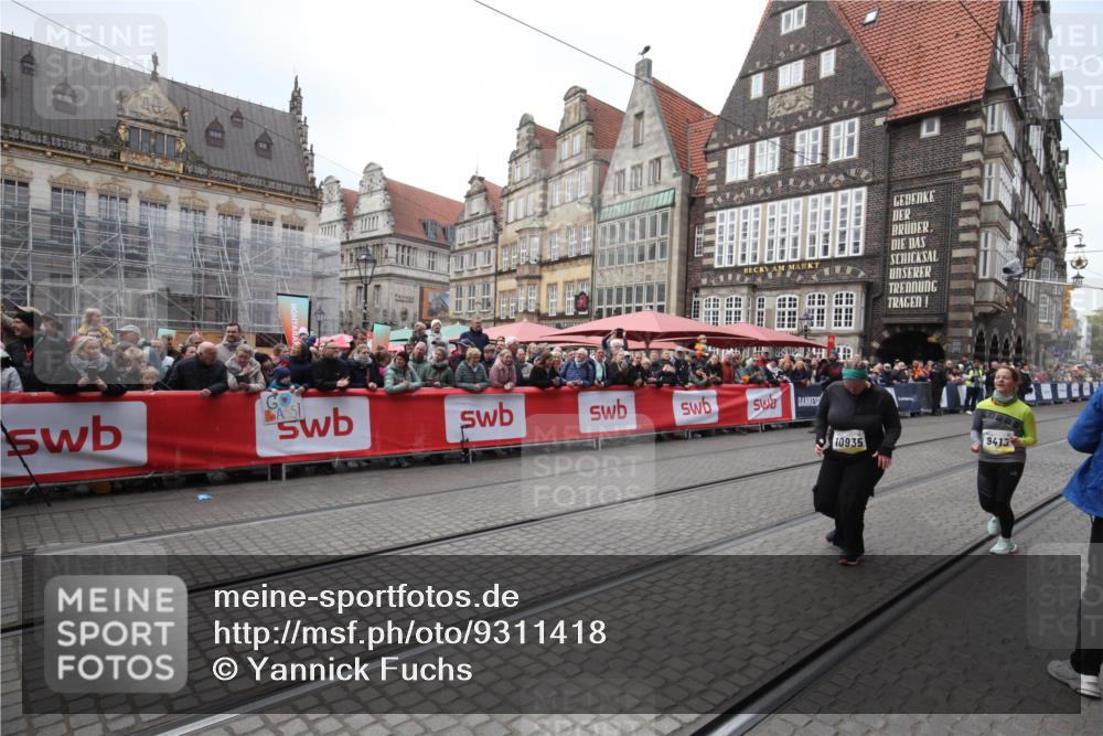 05.10.2025 - 20. swb-Marathon Bremen Yannick Fuchs http://msf.ph/oto/9311418 05.10.2025 11:27:39 Ziel 10935 meine-sportfotos.de