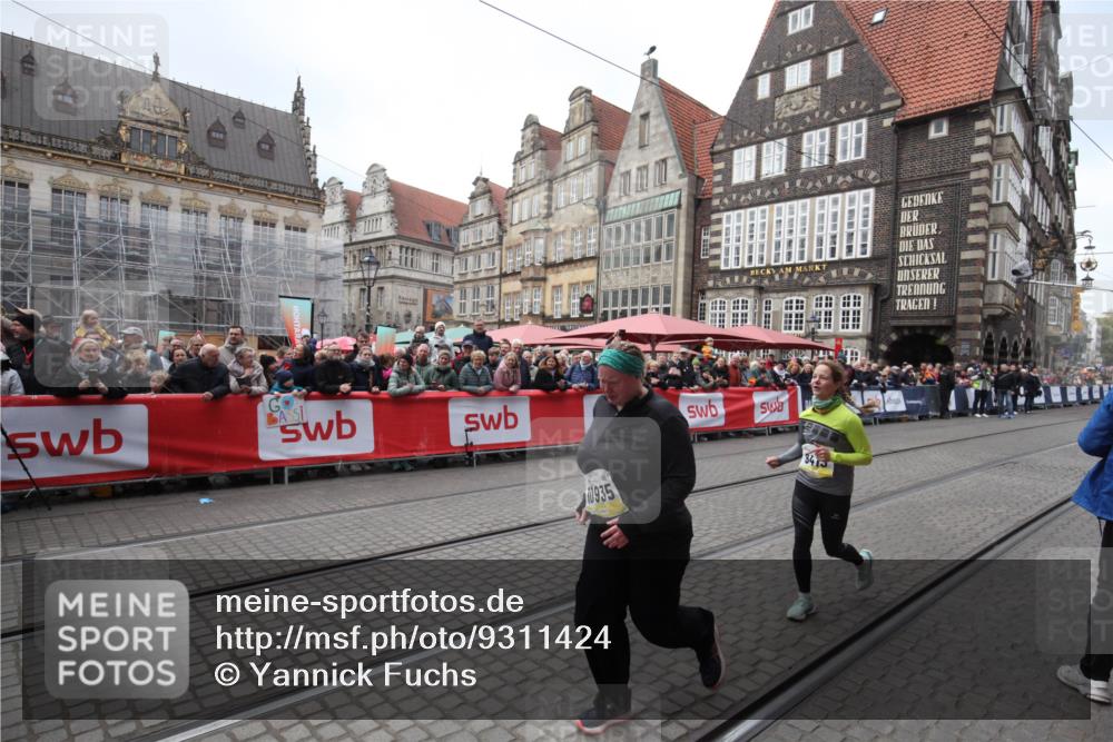 05.10.2025 - 20. swb-Marathon Bremen Yannick Fuchs http://msf.ph/oto/9311424 05.10.2025 11:27:40 Ziel 10935 meine-sportfotos.de