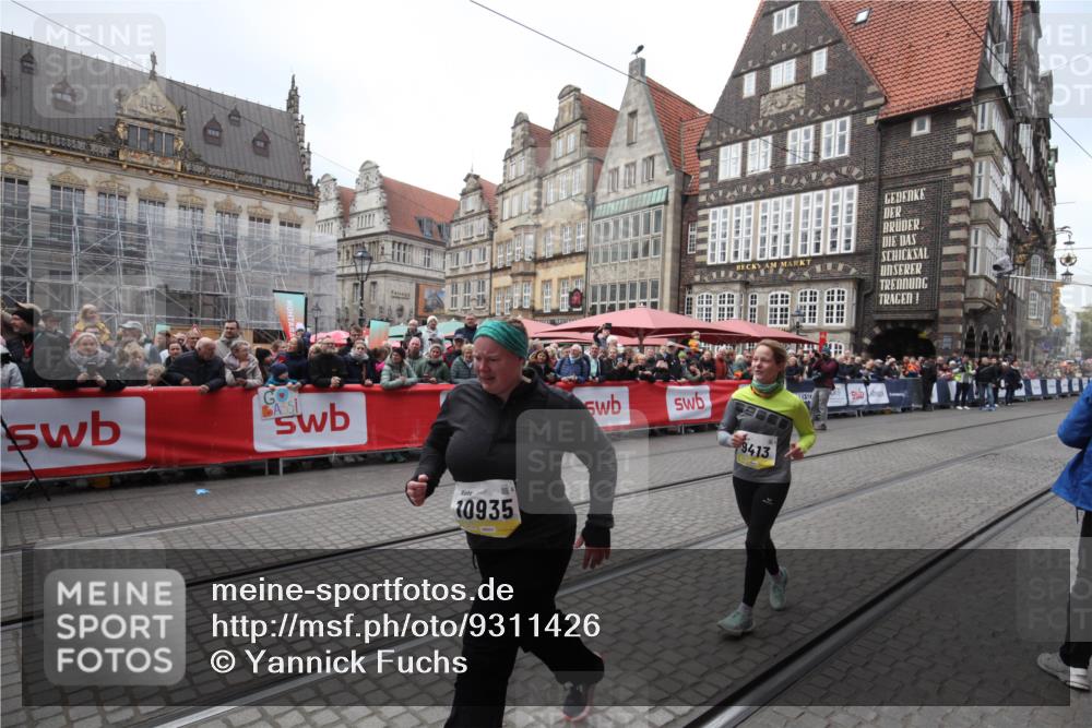 05.10.2025 - 20. swb-Marathon Bremen Yannick Fuchs http://msf.ph/oto/9311426 05.10.2025 11:27:40 Ziel 10935 meine-sportfotos.de