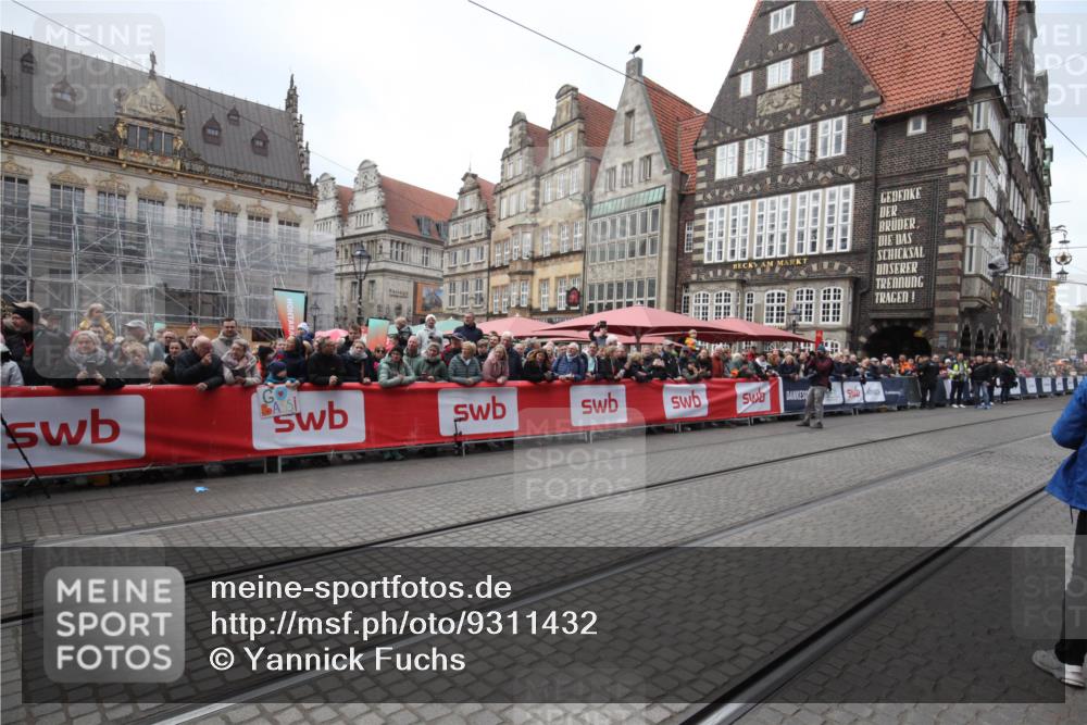 05.10.2025 - 20. swb-Marathon Bremen Yannick Fuchs http://msf.ph/oto/9311432 05.10.2025 11:27:41 Ziel 10935 meine-sportfotos.de