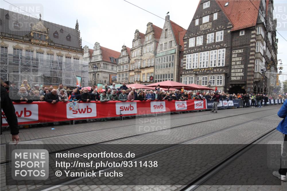 05.10.2025 - 20. swb-Marathon Bremen Yannick Fuchs http://msf.ph/oto/9311438 05.10.2025 11:27:43 Ziel  meine-sportfotos.de