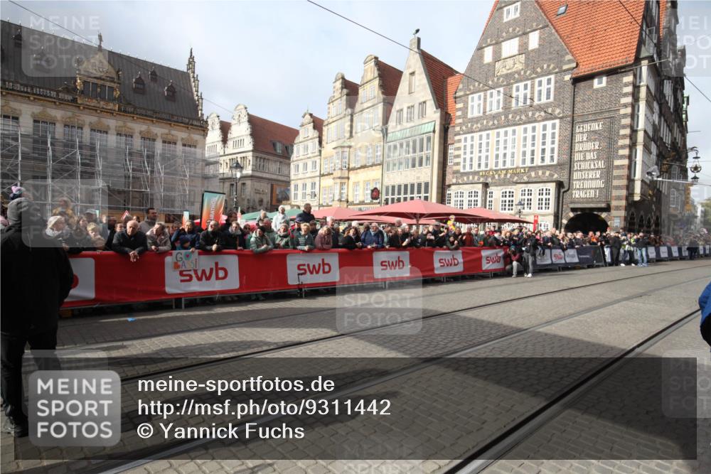 05.10.2025 - 20. swb-Marathon Bremen Yannick Fuchs http://msf.ph/oto/9311442 05.10.2025 11:28:29 Ziel  meine-sportfotos.de