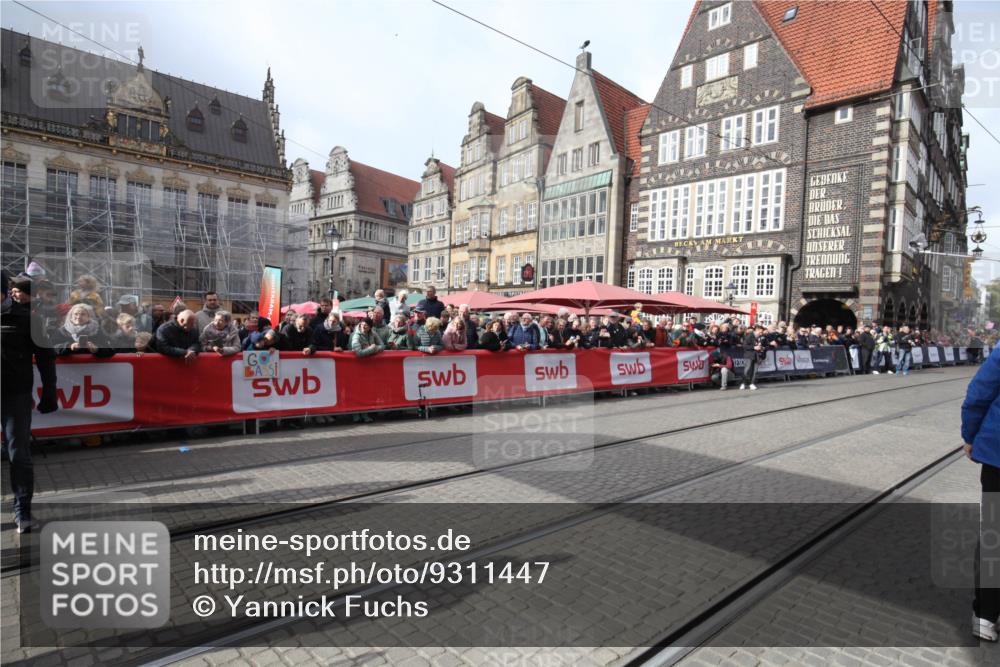 05.10.2025 - 20. swb-Marathon Bremen Yannick Fuchs http://msf.ph/oto/9311447 05.10.2025 11:28:34 Ziel  meine-sportfotos.de