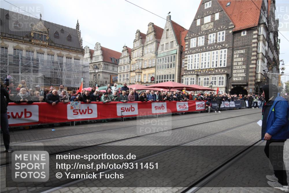 05.10.2025 - 20. swb-Marathon Bremen Yannick Fuchs http://msf.ph/oto/9311451 05.10.2025 11:28:37 Ziel  meine-sportfotos.de