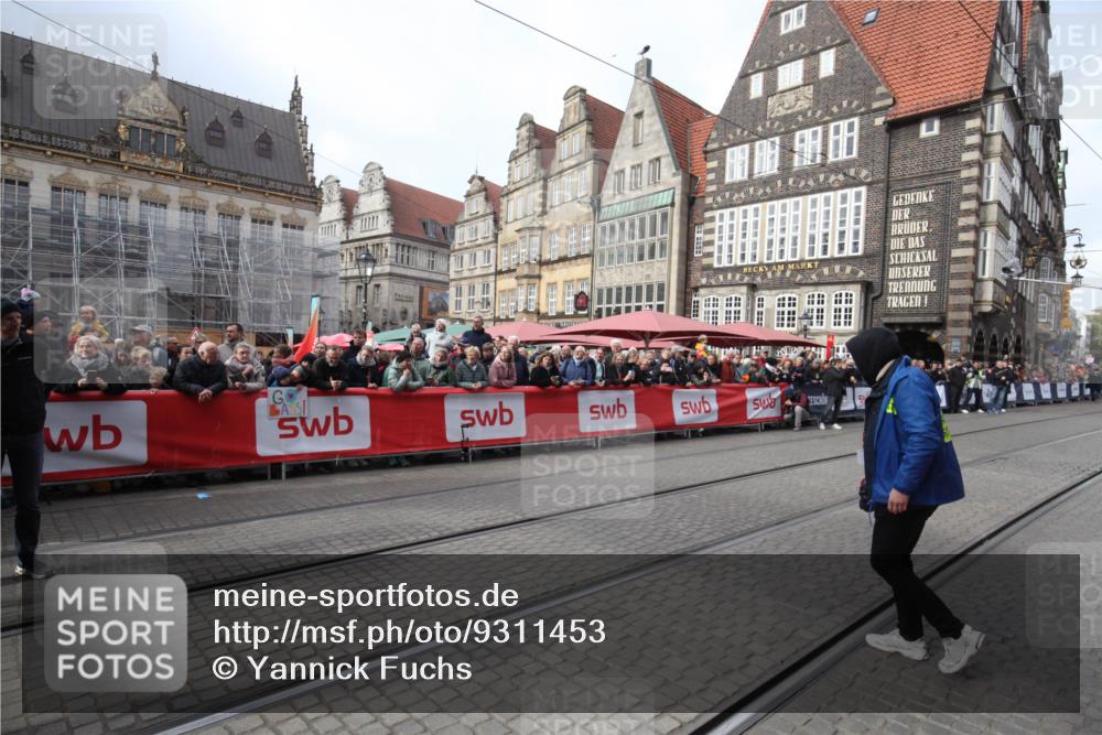 05.10.2025 - 20. swb-Marathon Bremen Yannick Fuchs http://msf.ph/oto/9311453 05.10.2025 11:28:37 Ziel  meine-sportfotos.de