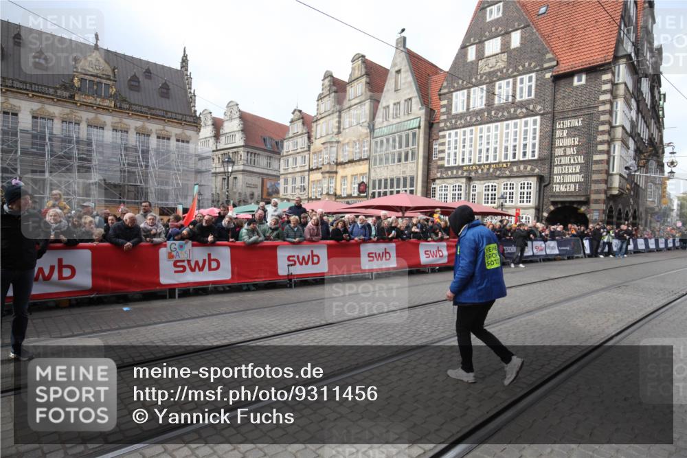 05.10.2025 - 20. swb-Marathon Bremen Yannick Fuchs http://msf.ph/oto/9311456 05.10.2025 11:28:38 Ziel  meine-sportfotos.de