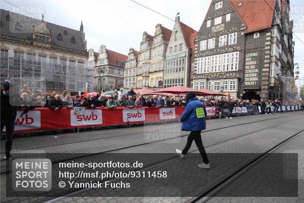 05.10.2025 - 20. swb-Marathon Bremen Yannick Fuchs http://msf.ph/oto/9311458 05.10.2025 11:28:38 Ziel  meine-sportfotos.de