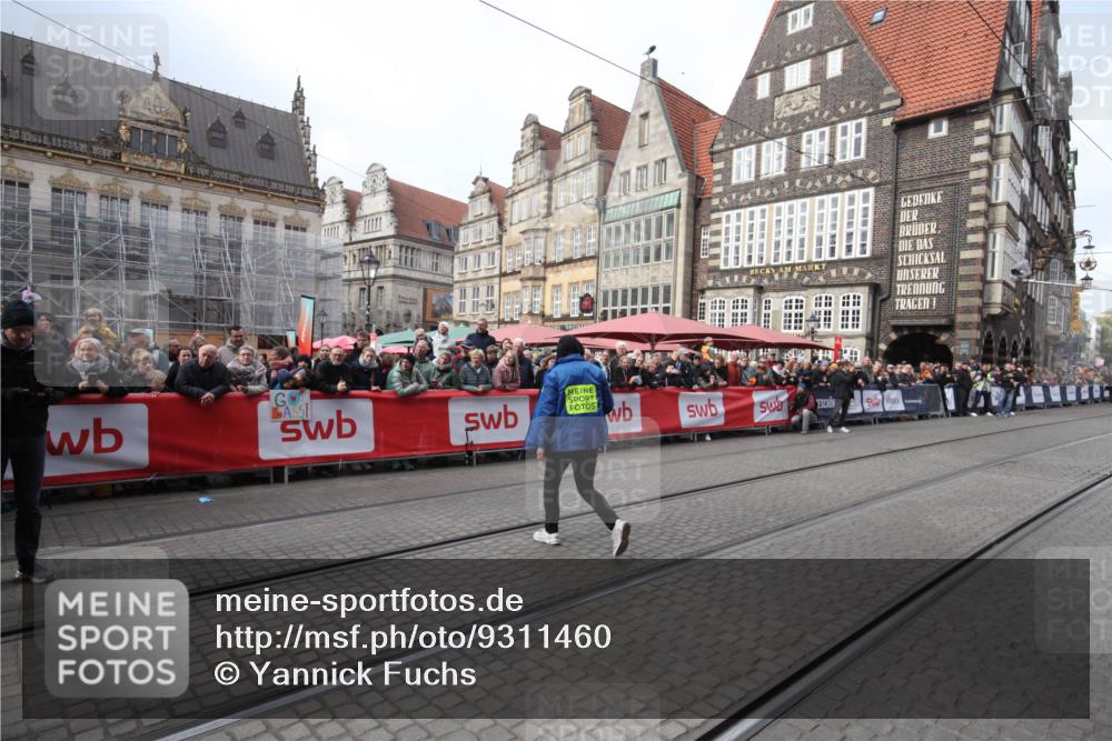 05.10.2025 - 20. swb-Marathon Bremen Yannick Fuchs http://msf.ph/oto/9311460 05.10.2025 11:28:39 Ziel  meine-sportfotos.de