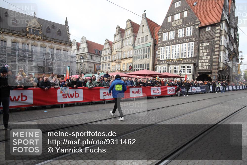 05.10.2025 - 20. swb-Marathon Bremen Yannick Fuchs http://msf.ph/oto/9311462 05.10.2025 11:28:39 Ziel  meine-sportfotos.de