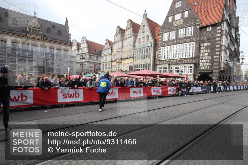 05.10.2025 - 20. swb-Marathon Bremen Yannick Fuchs http://msf.ph/oto/9311466 05.10.2025 11:28:40 Ziel  meine-sportfotos.de