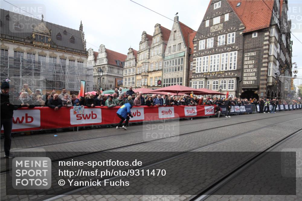 05.10.2025 - 20. swb-Marathon Bremen Yannick Fuchs http://msf.ph/oto/9311470 05.10.2025 11:28:41 Ziel  meine-sportfotos.de