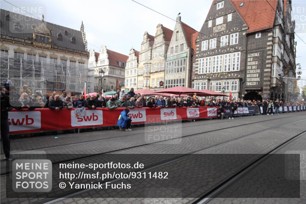 05.10.2025 - 20. swb-Marathon Bremen Yannick Fuchs http://msf.ph/oto/9311482 05.10.2025 11:28:45 Ziel  meine-sportfotos.de