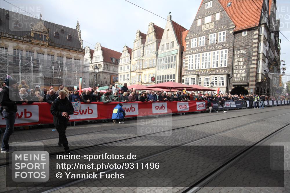 05.10.2025 - 20. swb-Marathon Bremen Yannick Fuchs http://msf.ph/oto/9311496 05.10.2025 11:28:47 Ziel  meine-sportfotos.de