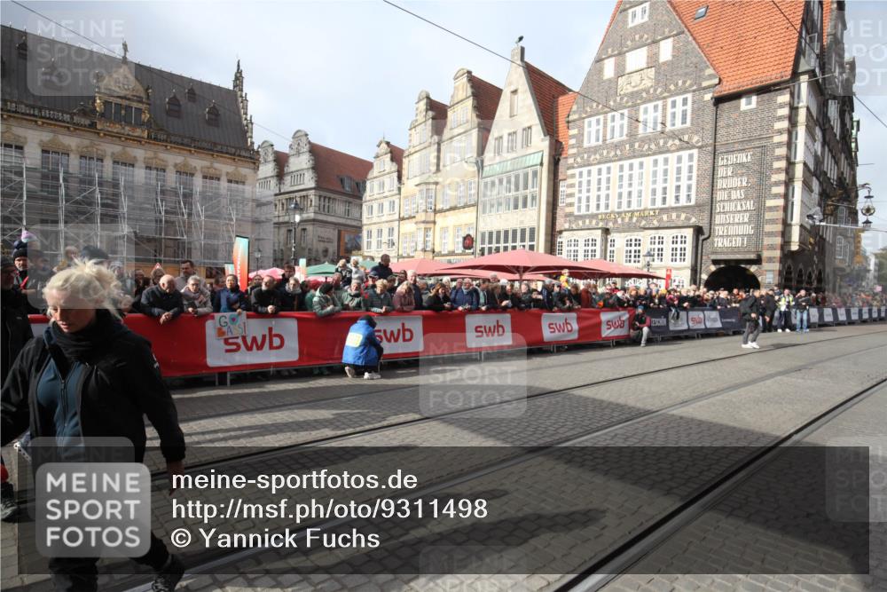 05.10.2025 - 20. swb-Marathon Bremen Yannick Fuchs http://msf.ph/oto/9311498 05.10.2025 11:28:49 Ziel  meine-sportfotos.de
