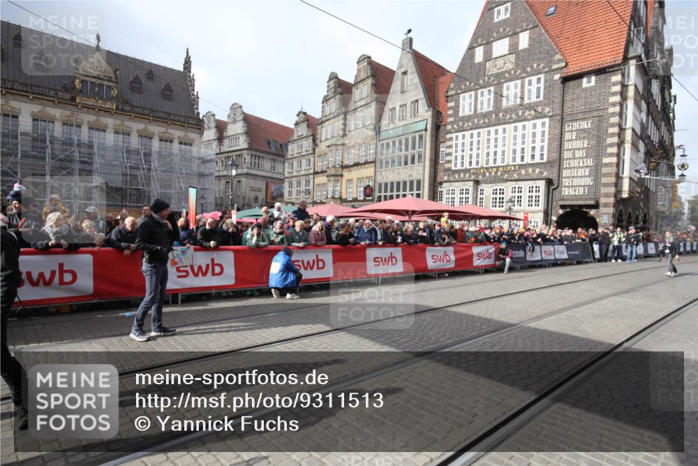 05.10.2025 - 20. swb-Marathon Bremen Yannick Fuchs http://msf.ph/oto/9311513 05.10.2025 11:28:52 Ziel  meine-sportfotos.de