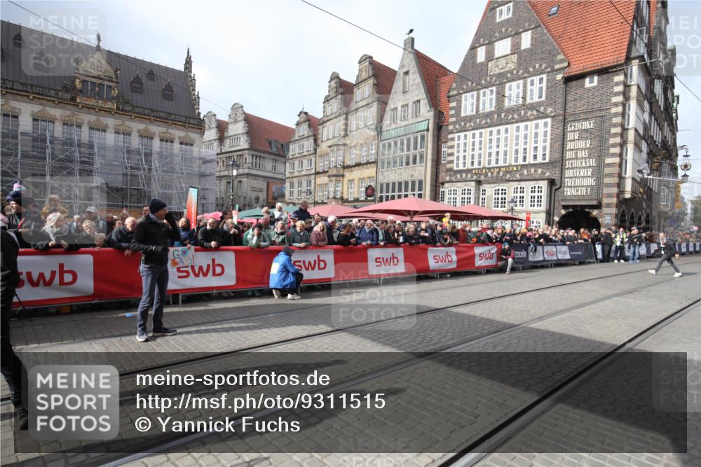 05.10.2025 - 20. swb-Marathon Bremen Yannick Fuchs http://msf.ph/oto/9311515 05.10.2025 11:28:52 Ziel  meine-sportfotos.de