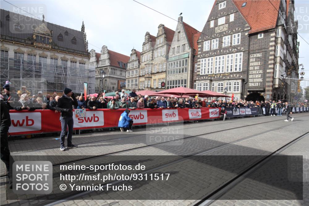 05.10.2025 - 20. swb-Marathon Bremen Yannick Fuchs http://msf.ph/oto/9311517 05.10.2025 11:28:52 Ziel  meine-sportfotos.de