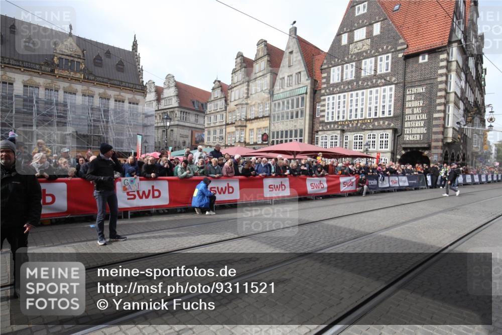 05.10.2025 - 20. swb-Marathon Bremen Yannick Fuchs http://msf.ph/oto/9311521 05.10.2025 11:28:53 Ziel  meine-sportfotos.de