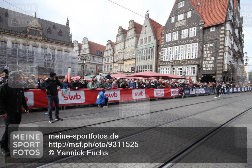 05.10.2025 - 20. swb-Marathon Bremen Yannick Fuchs http://msf.ph/oto/9311525 05.10.2025 11:28:53 Ziel  meine-sportfotos.de