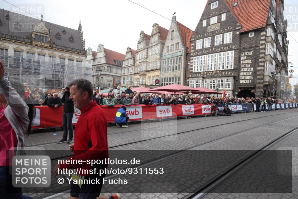 05.10.2025 - 20. swb-Marathon Bremen Yannick Fuchs http://msf.ph/oto/9311553 05.10.2025 11:29:01 Ziel 11313, 11314 meine-sportfotos.de
