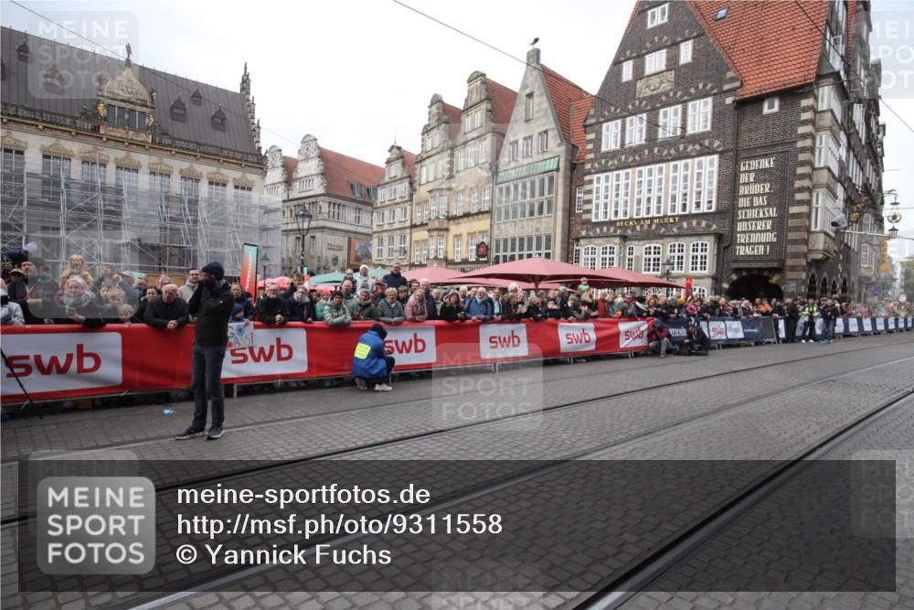 05.10.2025 - 20. swb-Marathon Bremen Yannick Fuchs http://msf.ph/oto/9311558 05.10.2025 11:29:02 Ziel  meine-sportfotos.de