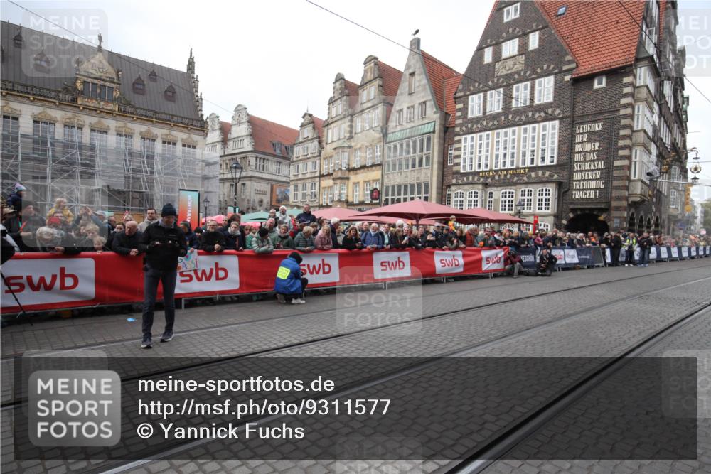 05.10.2025 - 20. swb-Marathon Bremen Yannick Fuchs http://msf.ph/oto/9311577 05.10.2025 11:29:04 Ziel  meine-sportfotos.de