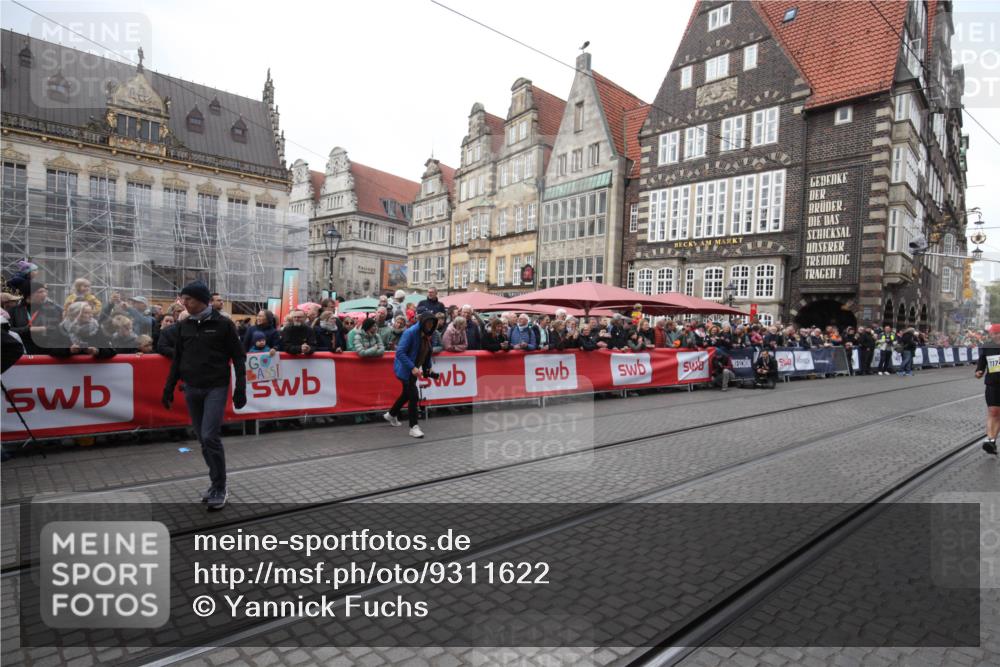 05.10.2025 - 20. swb-Marathon Bremen Yannick Fuchs http://msf.ph/oto/9311622 05.10.2025 11:29:11 Ziel 7174 meine-sportfotos.de