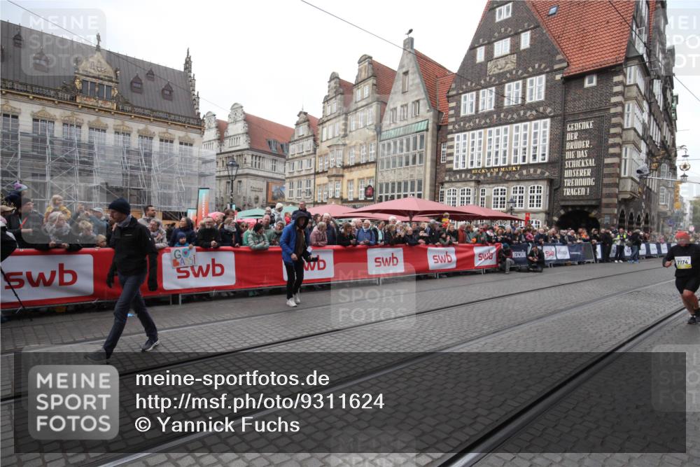 05.10.2025 - 20. swb-Marathon Bremen Yannick Fuchs http://msf.ph/oto/9311624 05.10.2025 11:29:11 Ziel 7174 meine-sportfotos.de