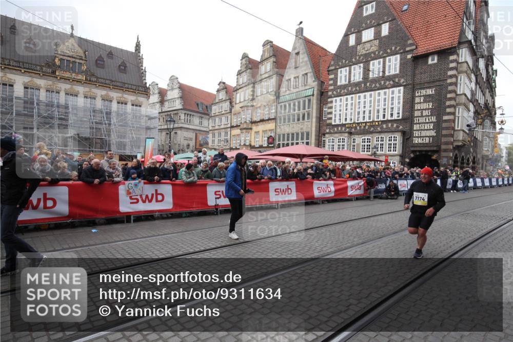 05.10.2025 - 20. swb-Marathon Bremen Yannick Fuchs http://msf.ph/oto/9311634 05.10.2025 11:29:12 Ziel 7174 meine-sportfotos.de