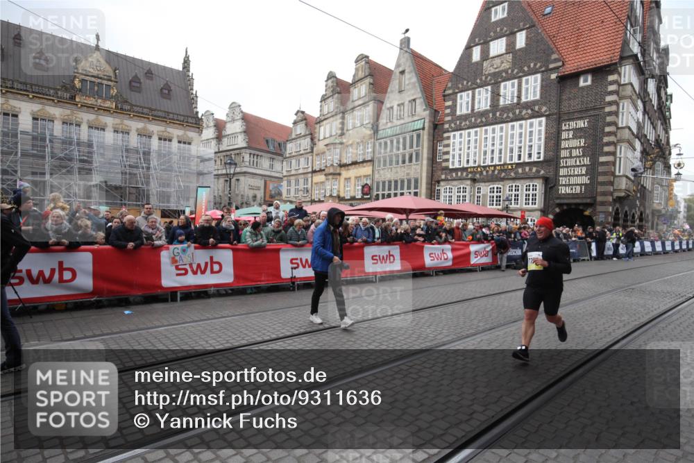05.10.2025 - 20. swb-Marathon Bremen Yannick Fuchs http://msf.ph/oto/9311636 05.10.2025 11:29:13 Ziel 7174 meine-sportfotos.de