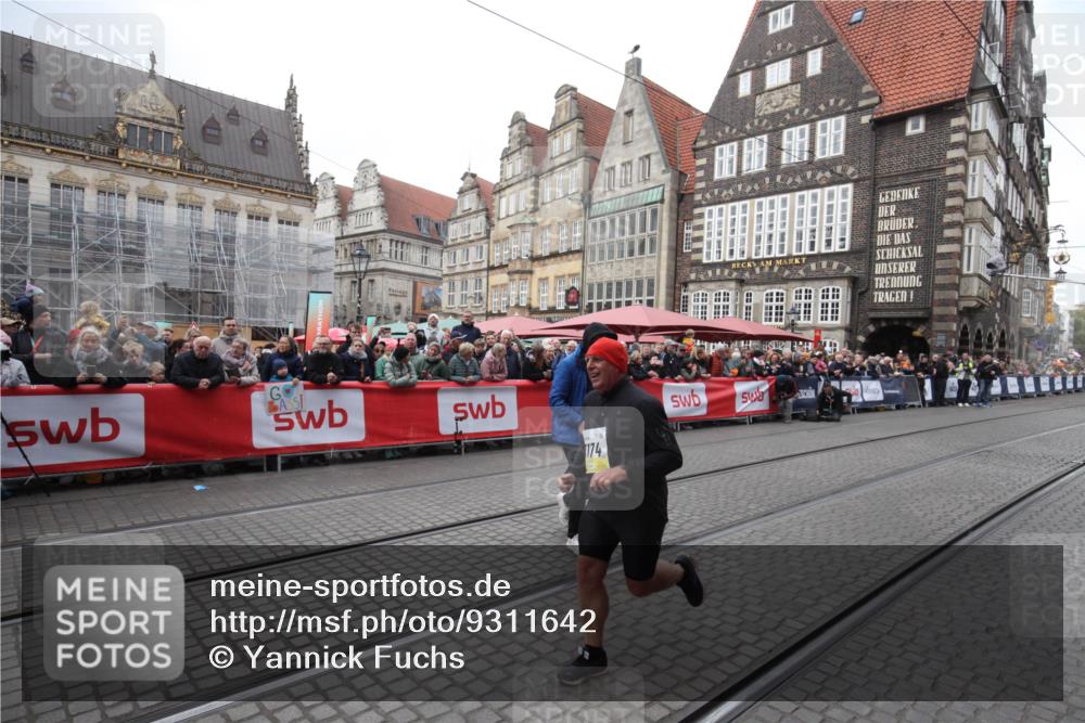 05.10.2025 - 20. swb-Marathon Bremen Yannick Fuchs http://msf.ph/oto/9311642 05.10.2025 11:29:13 Ziel 7174 meine-sportfotos.de