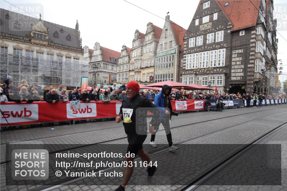 05.10.2025 - 20. swb-Marathon Bremen Yannick Fuchs http://msf.ph/oto/9311644 05.10.2025 11:29:14 Ziel 7174 meine-sportfotos.de