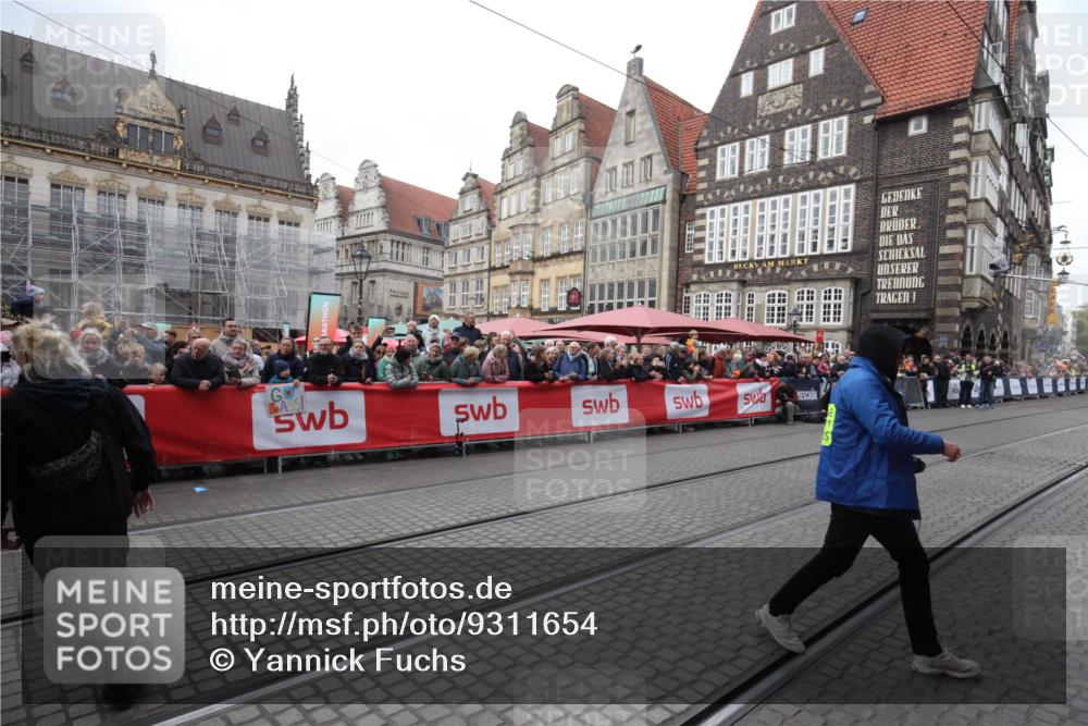 05.10.2025 - 20. swb-Marathon Bremen Yannick Fuchs http://msf.ph/oto/9311654 05.10.2025 11:29:15 Ziel 7174, 9559 meine-sportfotos.de