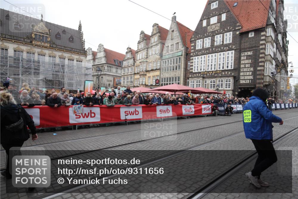 05.10.2025 - 20. swb-Marathon Bremen Yannick Fuchs http://msf.ph/oto/9311656 05.10.2025 11:29:15 Ziel 7174, 9559 meine-sportfotos.de