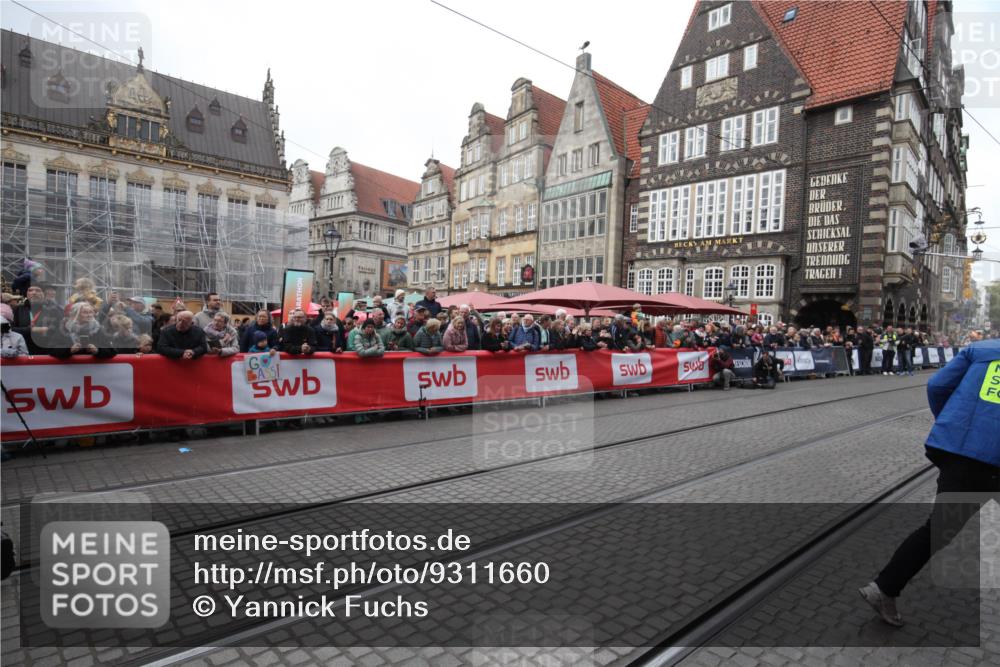 05.10.2025 - 20. swb-Marathon Bremen Yannick Fuchs http://msf.ph/oto/9311660 05.10.2025 11:29:16 Ziel 9559 meine-sportfotos.de