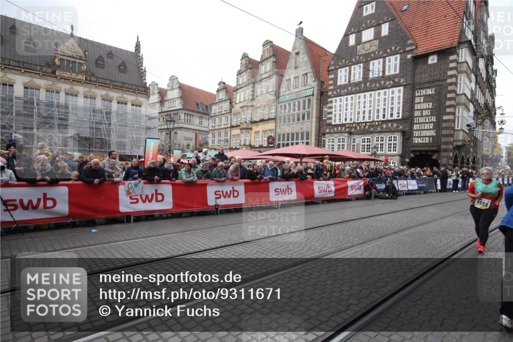 05.10.2025 - 20. swb-Marathon Bremen Yannick Fuchs http://msf.ph/oto/9311671 05.10.2025 11:29:17 Ziel 9559 meine-sportfotos.de