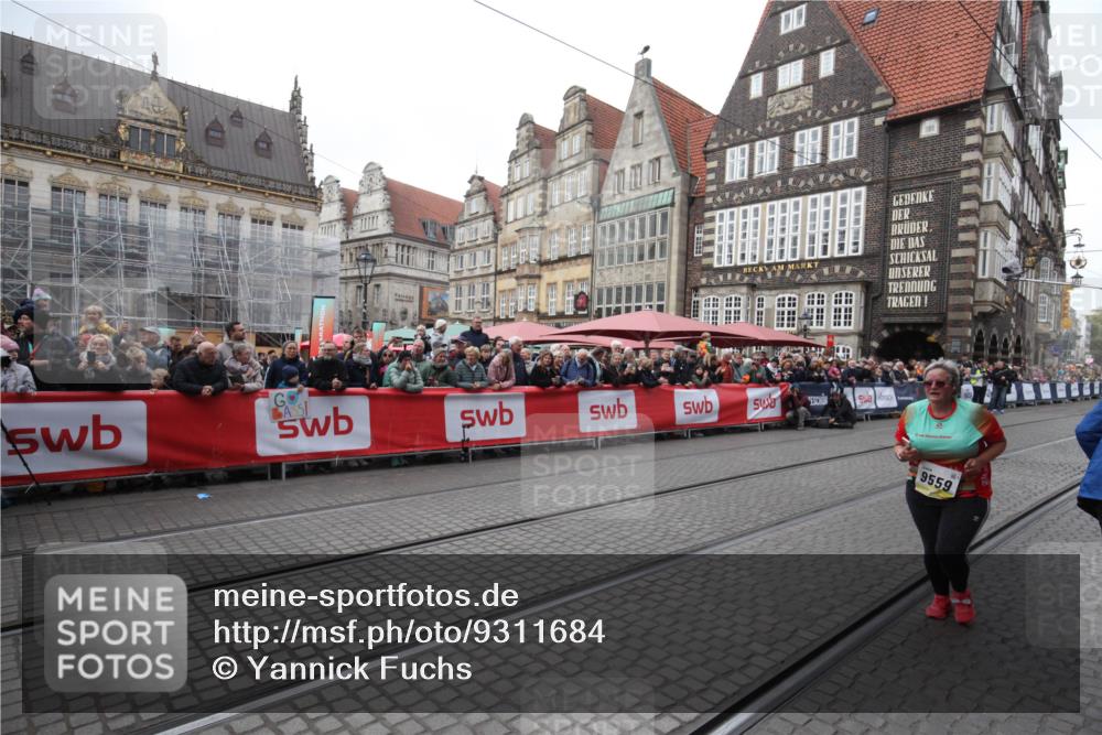 05.10.2025 - 20. swb-Marathon Bremen Yannick Fuchs http://msf.ph/oto/9311684 05.10.2025 11:29:19 Ziel 9559 meine-sportfotos.de