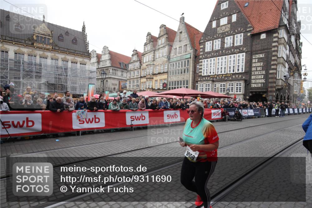 05.10.2025 - 20. swb-Marathon Bremen Yannick Fuchs http://msf.ph/oto/9311690 05.10.2025 11:29:20 Ziel 9257, 9559 meine-sportfotos.de