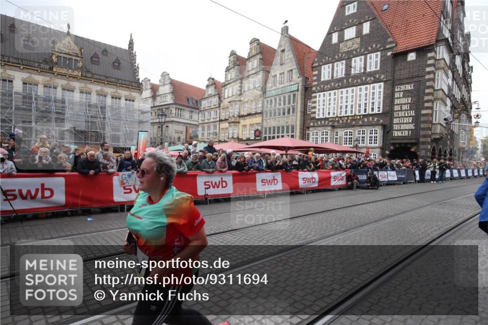 05.10.2025 - 20. swb-Marathon Bremen Yannick Fuchs http://msf.ph/oto/9311694 05.10.2025 11:29:20 Ziel 9257, 9559 meine-sportfotos.de