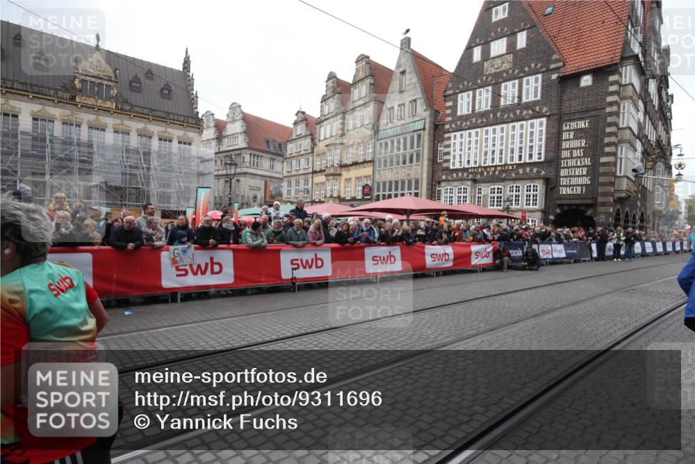 05.10.2025 - 20. swb-Marathon Bremen Yannick Fuchs http://msf.ph/oto/9311696 05.10.2025 11:29:21 Ziel 9257, 9559 meine-sportfotos.de