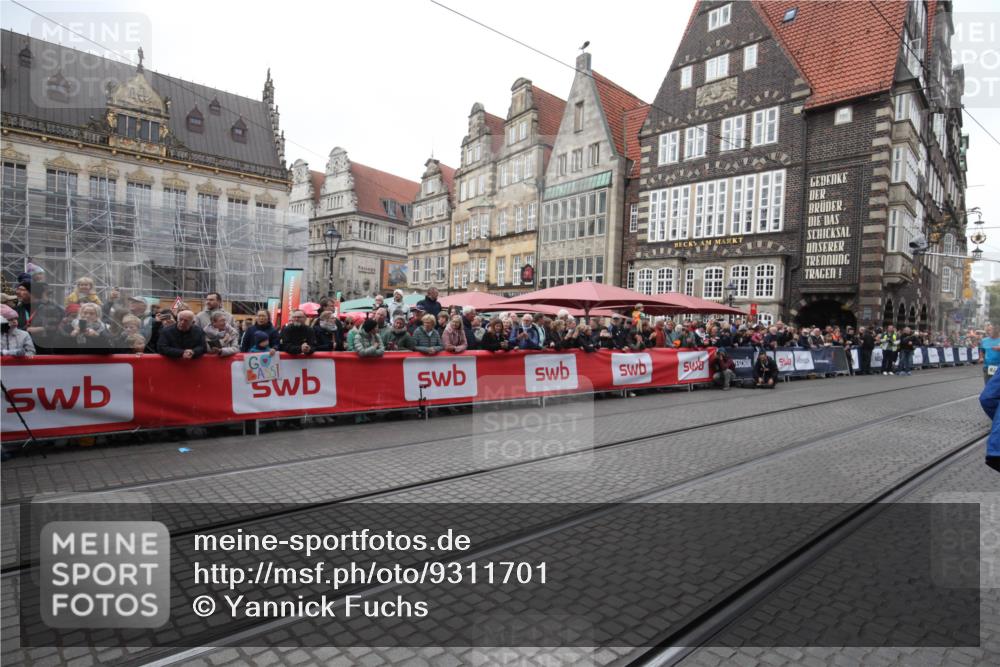 05.10.2025 - 20. swb-Marathon Bremen Yannick Fuchs http://msf.ph/oto/9311701 05.10.2025 11:29:21 Ziel 9257, 9559 meine-sportfotos.de