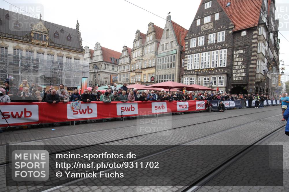05.10.2025 - 20. swb-Marathon Bremen Yannick Fuchs http://msf.ph/oto/9311702 05.10.2025 11:29:22 Ziel 9257, 10482 meine-sportfotos.de
