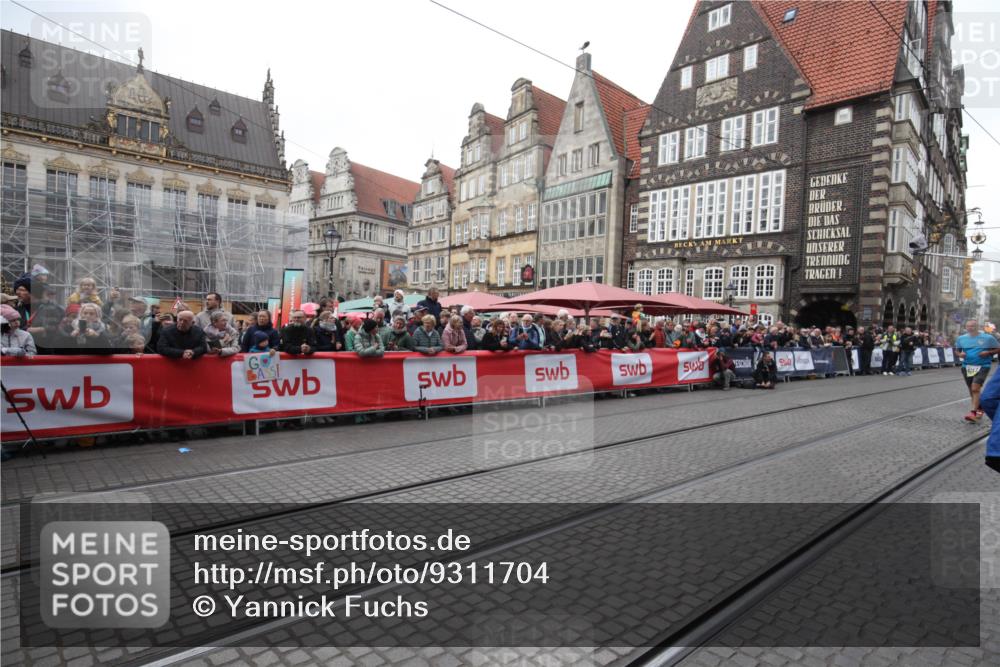05.10.2025 - 20. swb-Marathon Bremen Yannick Fuchs http://msf.ph/oto/9311704 05.10.2025 11:29:22 Ziel 9257, 10482 meine-sportfotos.de