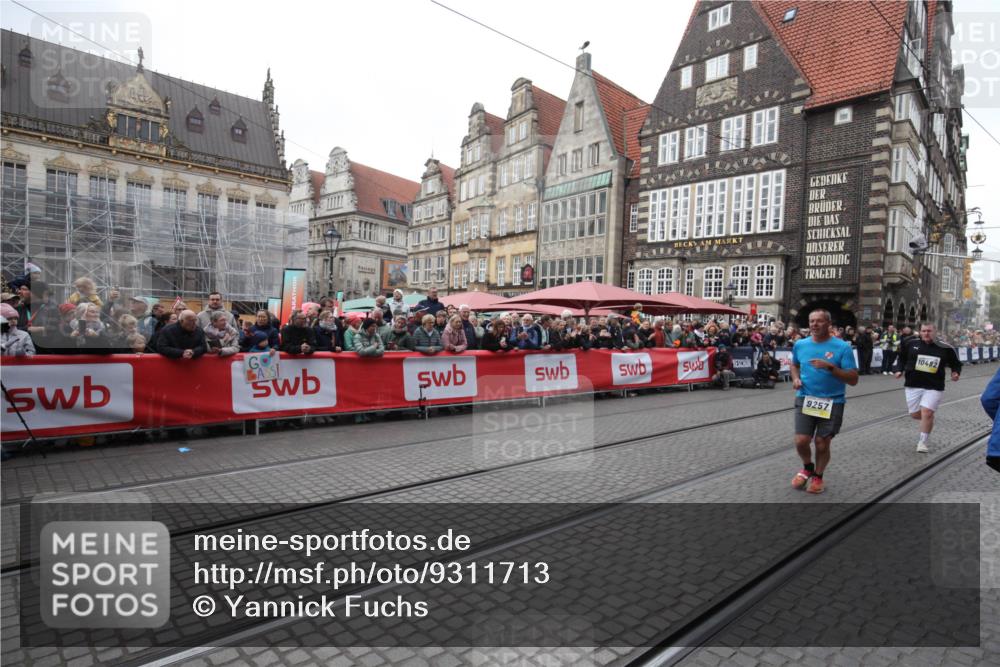 05.10.2025 - 20. swb-Marathon Bremen Yannick Fuchs http://msf.ph/oto/9311713 05.10.2025 11:29:24 Ziel 9257, 10482 meine-sportfotos.de
