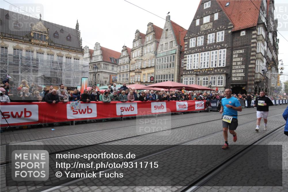 05.10.2025 - 20. swb-Marathon Bremen Yannick Fuchs http://msf.ph/oto/9311715 05.10.2025 11:29:25 Ziel 9257, 10482 meine-sportfotos.de