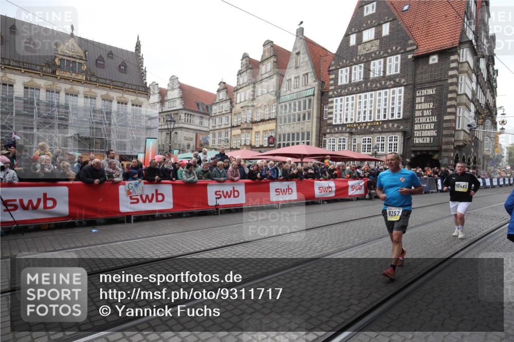 05.10.2025 - 20. swb-Marathon Bremen Yannick Fuchs http://msf.ph/oto/9311717 05.10.2025 11:29:25 Ziel 9257, 10482 meine-sportfotos.de