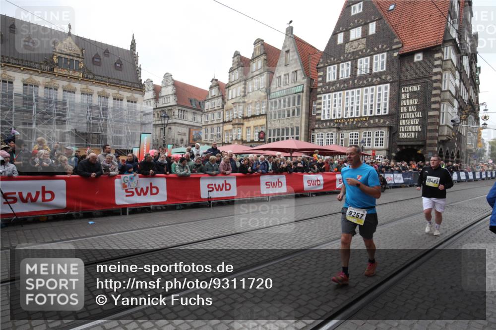 05.10.2025 - 20. swb-Marathon Bremen Yannick Fuchs http://msf.ph/oto/9311720 05.10.2025 11:29:25 Ziel 9257, 10482 meine-sportfotos.de